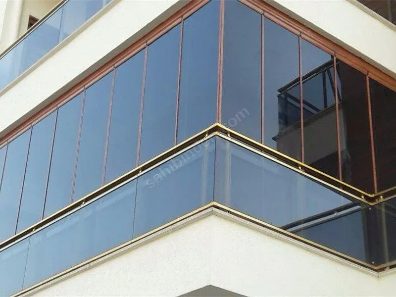 Köşe dönüşlü katlanır cam balkon detayı
